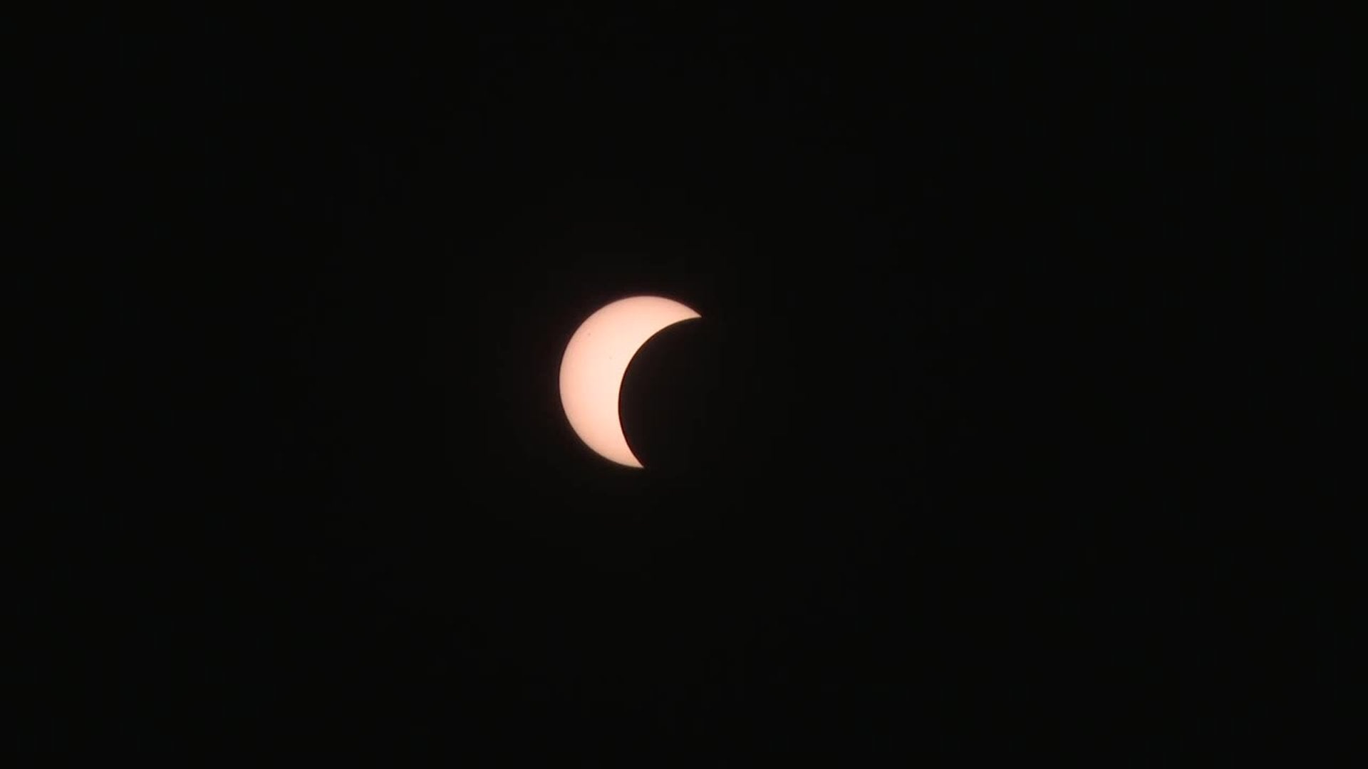 Así se ha visto el eclipse solar total desde Paracuellos de Jarama (Madrid)
