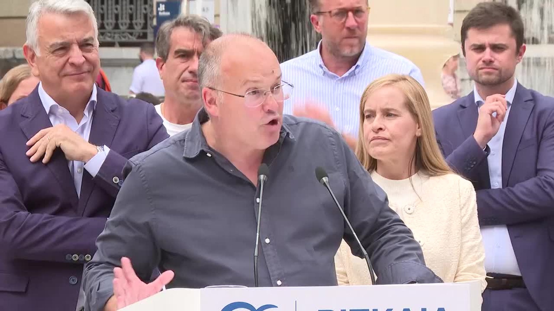 Tellado dice a Esteban que hay que "tener cara" para querer separarse ahora de Sánchez