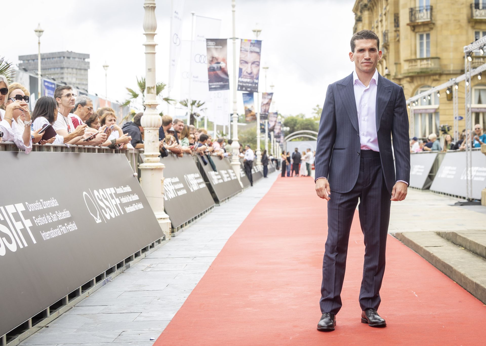 Jaime Lorente este viernes en la alfombra roja del Festival de Cine de San Sebastián.