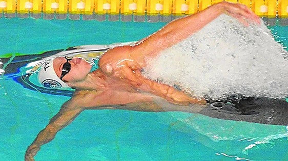 El nadador santomerano Diego Mira se queda a las puertas de las semis de 200 espalda en el Europeo