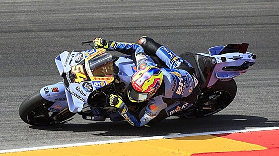 Pleno de los pilotos murcianos en la primera jornada en MotorLand Aragón