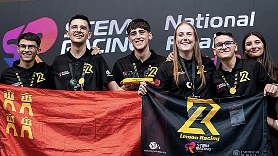 El coche de seis estudiantes de Alcantarilla que quiere competir en el Mundial de Singapur