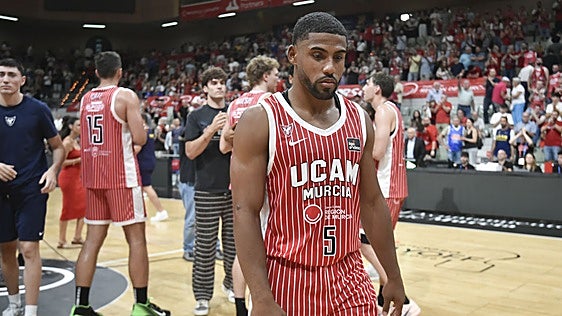 El UCAM cede a DeJulius al Besiktas y aplaza su venta una temporada