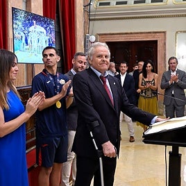 José Antonio Bolarín, durante el recibimiento del Ayuntamiento de Murcia por el título de Supercopa logrado por ElPozo.