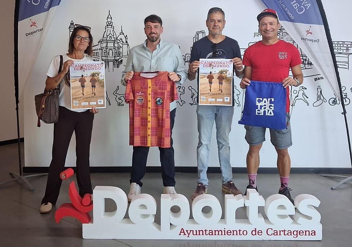 Presentación del Mundial Backyard Ultra que acoge desde este viernes Cartagena.