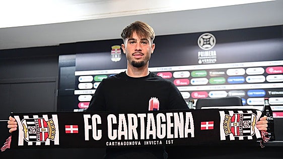 Marcos Moreno, presentado con el Cartagena: «Vamos a encontrar el gol y a disfrutar mucho»