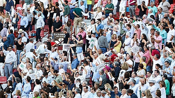 Ambiente de la corrida de la prensa de la Feria Taurina de Murcia, en imágenes