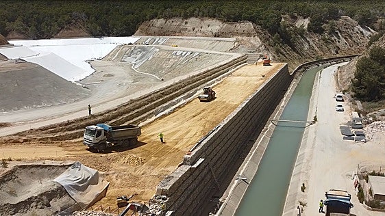 Modernizan la balsa de La Muela para regular mejor las aguas del postrasvase en Alhama de Murcia