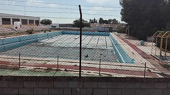 El gobierno local de Alcantarilla defiende el cierre de la piscina cubierta para una reforma «histórica»