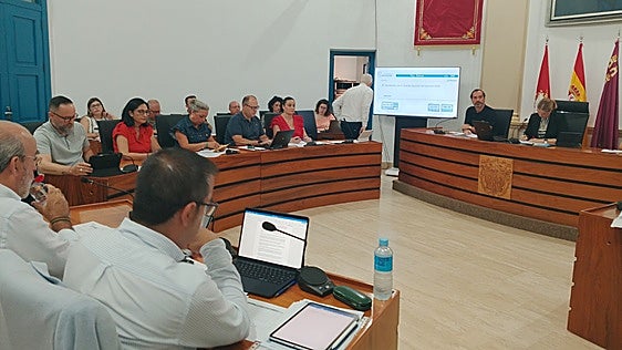 El Ayuntamiento de Alcantarilla aprueba un crédito de 1,5 millones para asfaltar calles y renovar colegios