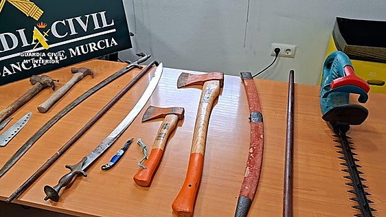 Dos detenidos tras atrincherarse en una vivienda en la que estaban robando en San Javier