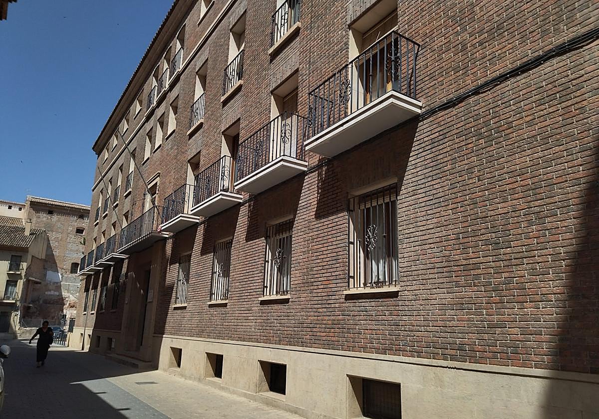 Recogen firmas contra el derribo del centro comarcal de salud de Lorca