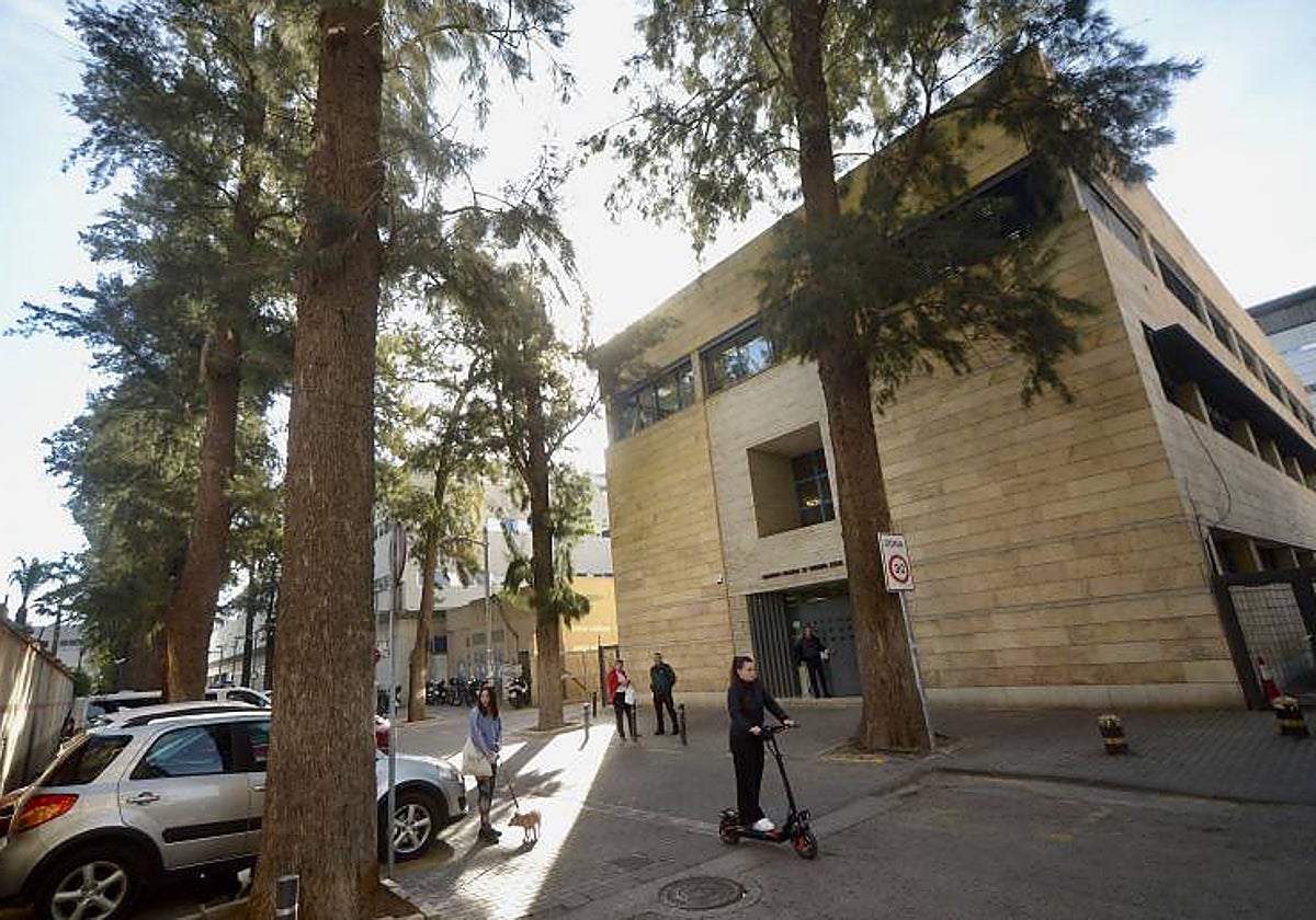 Edificio del Instituto Anatómico Forense de Murcia, donde se realiza la autopsia al yeclano fallecido.