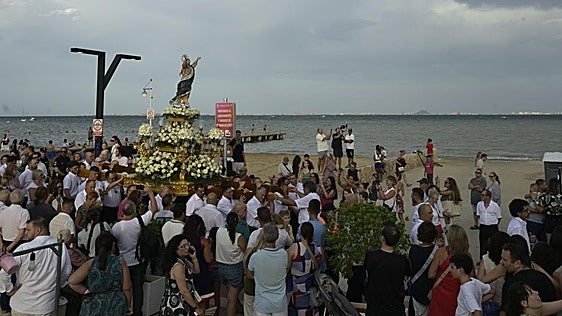La tradición marítima de la Virgen de la Asunción vuelve a emocionar a miles de fieles en Los Alcázares