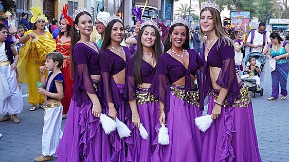 La cabalgata infantil de las fiestas de la vendimia de Jumilla descorcha la imaginación