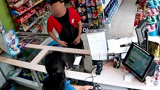 Detenido por asaltar a punta de pistola una gasolinera en Mula poco después de salir de prisión