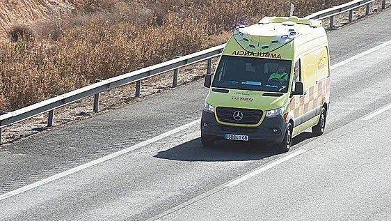 Muere un motorista tras colisionar con un coche en la vía de servicio de la autovía MU-32 en Lorquí