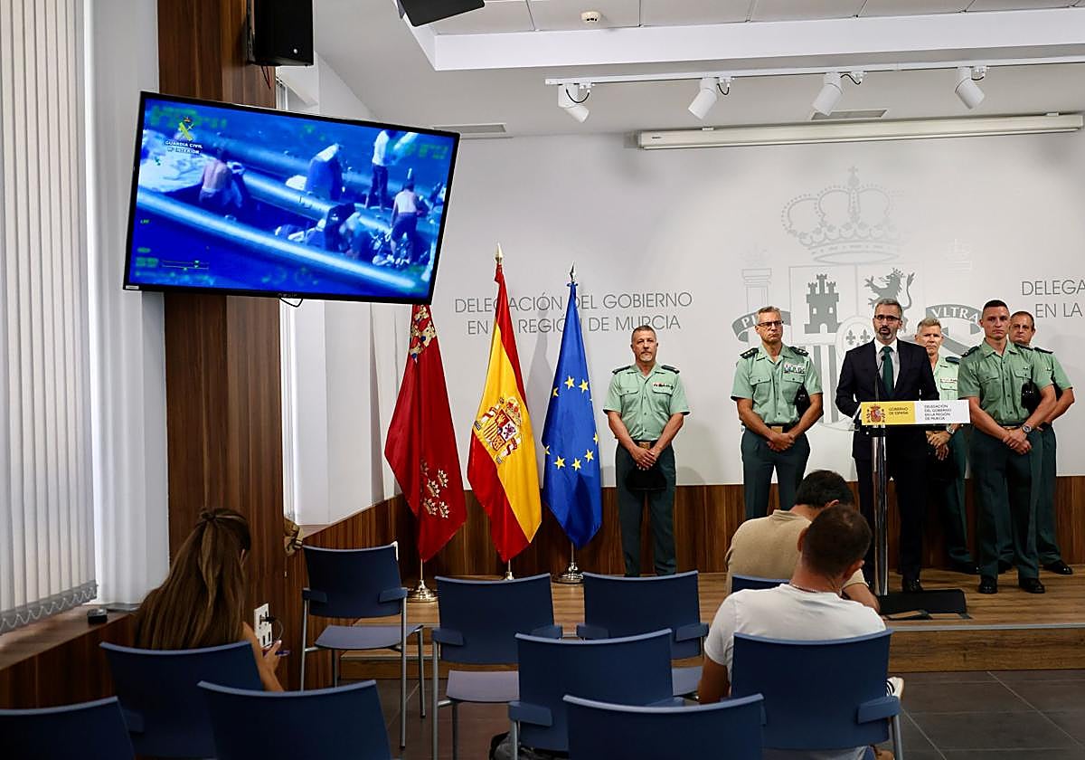 La Guardia Civil detiene en la costa de Águilas a siete ocupantes de una patera