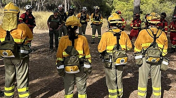La UME realiza ejercicios de instrucción en el parque regional de Sierra Espuña para la lucha contra los incendios forestales