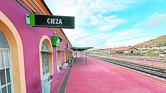 El Pleno de Cieza se une y pide la recuperación de la línea de tren a Madrid tras cuatro años