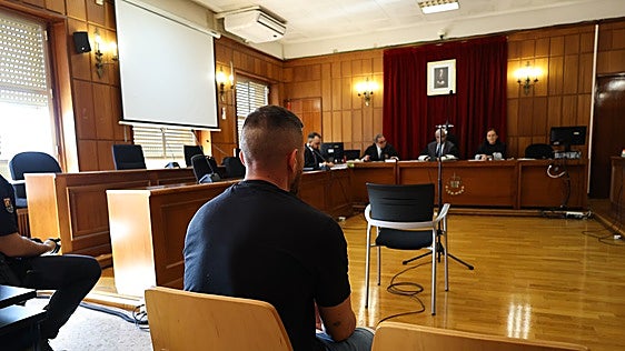 El acusado de robar más de 100.000 euros en joyas y dinero en casa de un anticuario de Murcia acepta dos años de cárcel