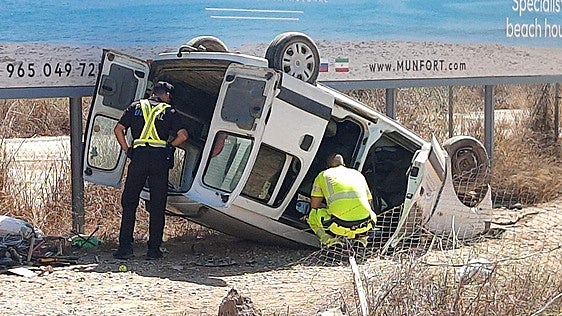 Herido el conductor de una furgoneta al salirse de la vía en San Javier