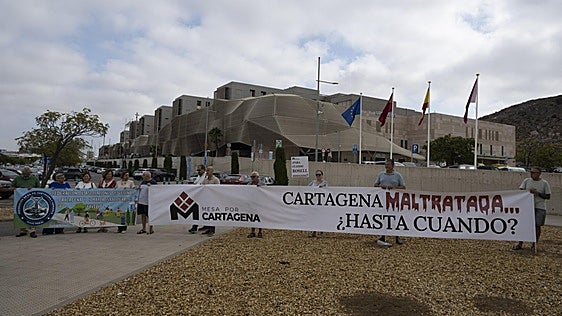 Los vecinos de Cartagena vuelven a reclamar la unidad de Grandes Quemados en el Santa Lucía