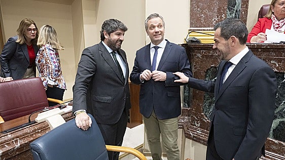Los impuestos y la batalla cultural centran las condiciones de Vox para los Presupuestos regionales