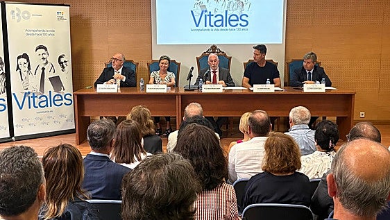El Colegio de Médicos visita Yecla para poner en valor la profesión médica del Altiplano dentro de los actos conmemorativos del 130 aniversario de la institución