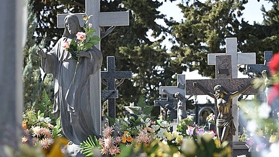 Avisan del desalojo de 44 nichos en el cementerio de Espinardo de Murcia