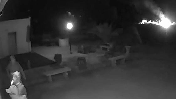 Las cámaras graban a tres encapuchados durante un robo en un chalet de Yecla