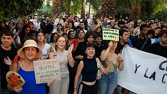 La protesta en Murcia por el desahucio de Maricarmen, en imágenes