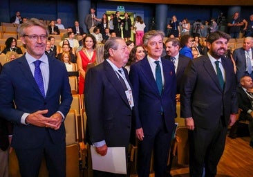 El consejero Marín, el empresario Vicente Boluda, José María Tortosa y Fernando López Miras, en el foro Avanza, este viernes.