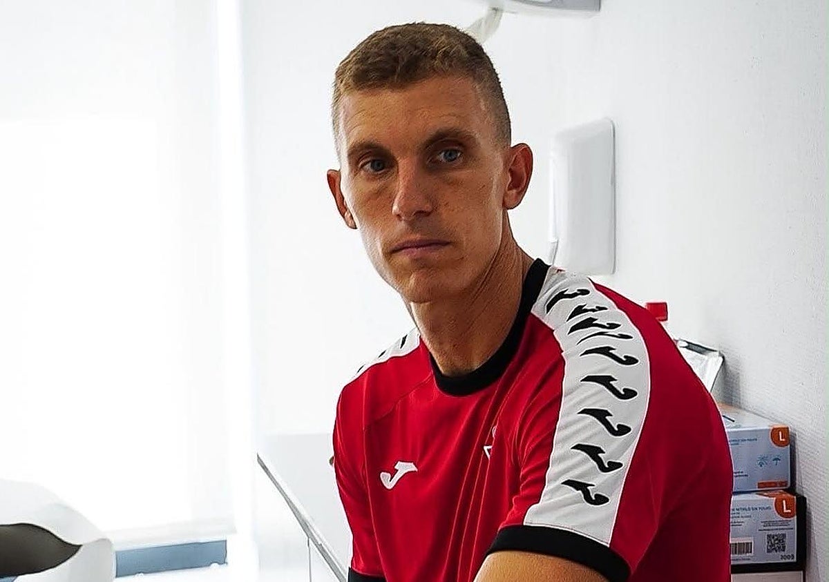 Alberto González, jugador del Real Murcia, durante el reconocimiento médico en el inicio de la pretemporada.