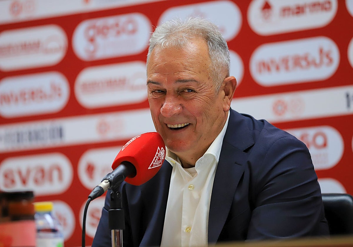 Felipe Moreno, máximo dirigente del Real Murcia, en una rueda de prensa.