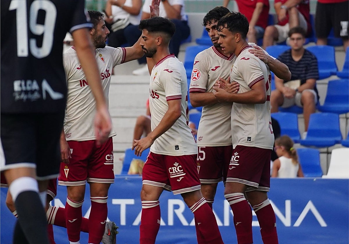 Los jugadores del Real Murcia celebran el 2-1 ante el Eldense, obra de Alejandro Meca.