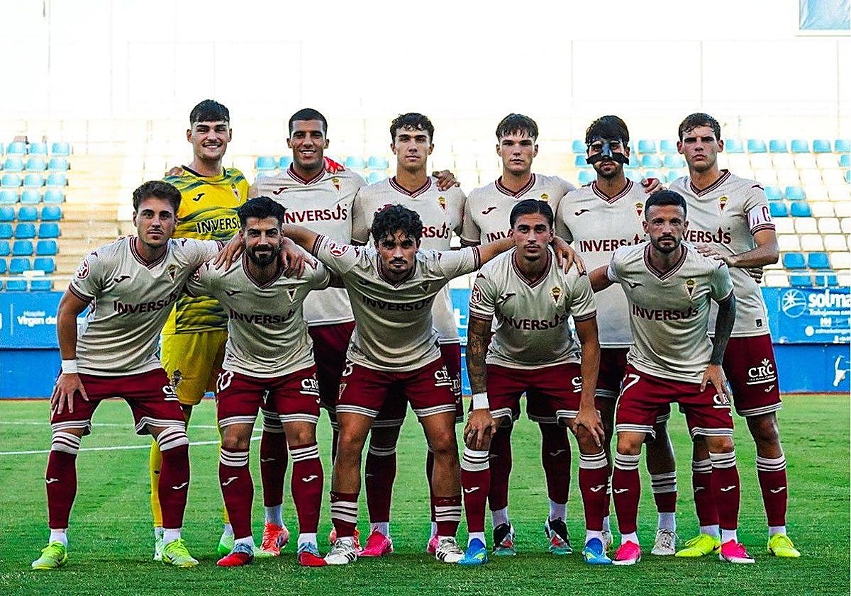 El equipo titular con el que empezó el partido el equipo pimentonero.