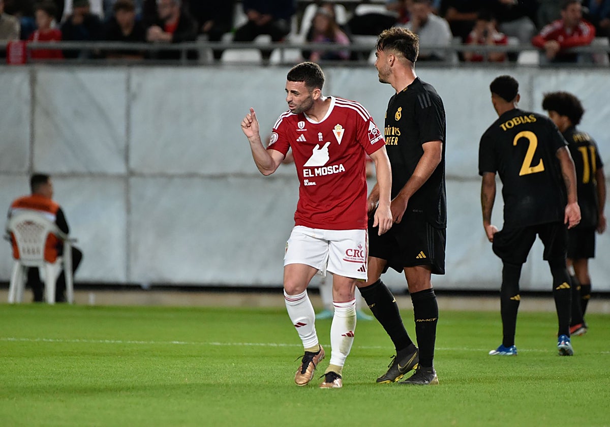 Rodri Ríos, durante un partido con el Real Murcia ante el Real Madrid Castilla en la temporada 2023-24.
