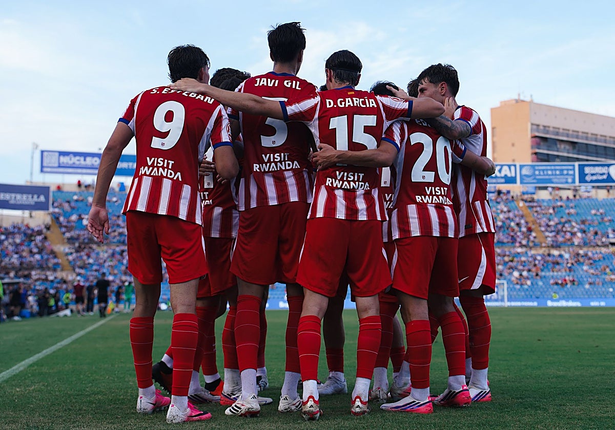 Los jugadores del Atlético Madrileño celebran uno de los goles en la victoria ante el Hércules.