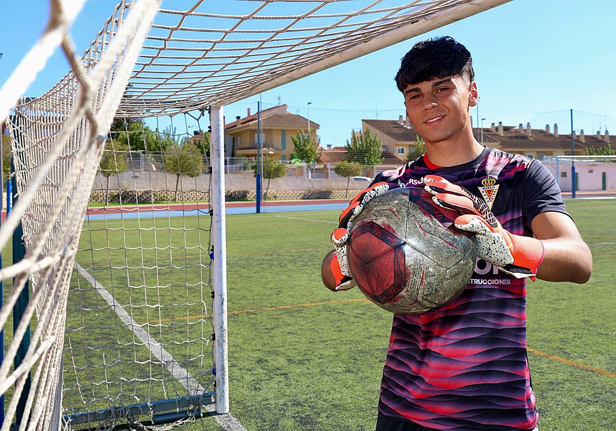 Maurizio Ataz, este martes en el campo de fútbol de El Romeral de Molina de Segura.