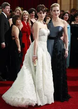 Penélope Cruz y Kate Winslet, en la alfombra roja. / Ap