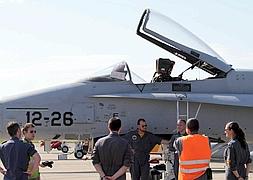 Halcones en cielo libio