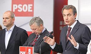 El presidente del Gobierno, José Luis Rodríguez Zapatero, en la comparecencia tras las elecciones. / Efe