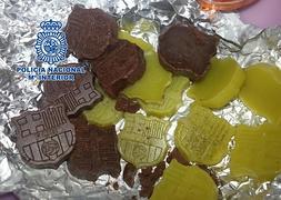 Bombones hechos de marihuana y con forma de escudo. fOTO: Policía