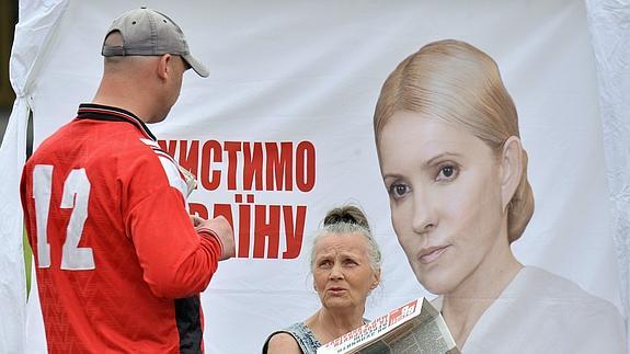 Cartel electoral con la imagen de Yulia Timoshenko. 