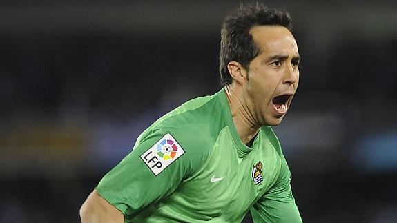 Claudio Bravo, durante un partido. 