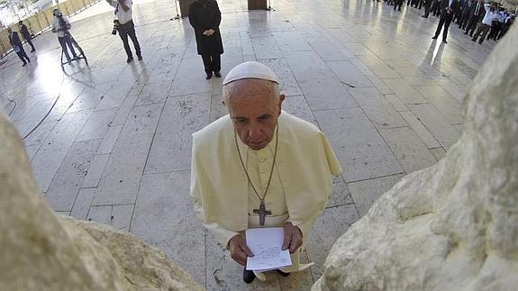 El papa Francisco, en el Muro de las Lamentaciones en Jerusalém