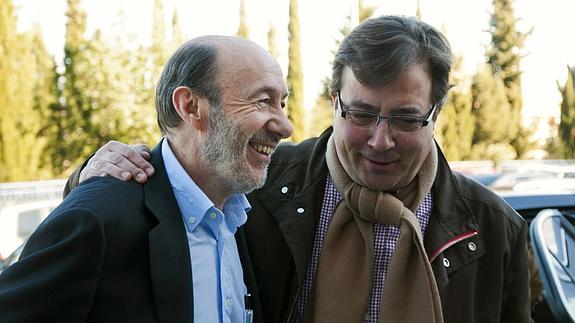 Fernández Vara, junto a Pérez Rubalcaba. 