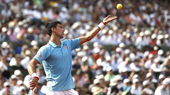 Djokovic, listo para sacar.