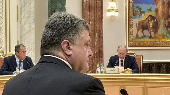Poroshenko y Putin, durante el encuentro.